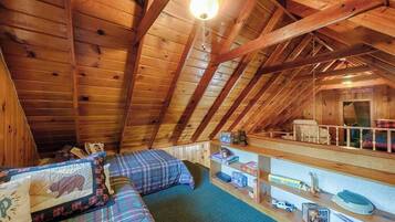 4 bedrooms, iron/ironing board, WiFi, bed sheets