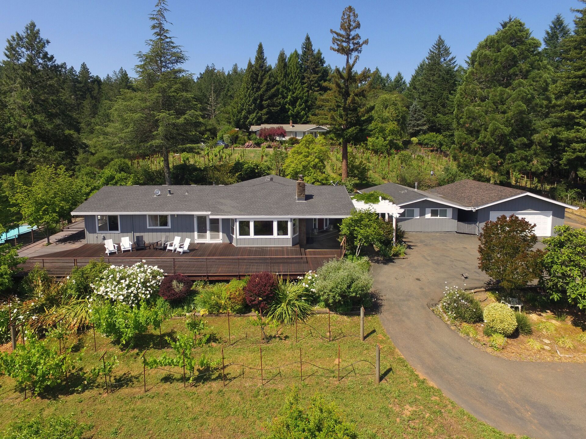 Beautiful Views!  Dry Creek Valley Retreat with Deck & Pool, 5 min to Healdsburg