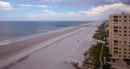DIRECTLY ON THE OCEAN!!! DIRECTLY ON THE POOL 1st Floor #26