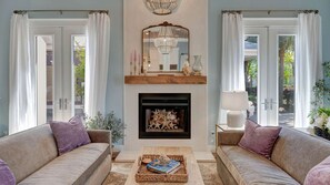 TV, DVD player - Caribe Beach Home 3BR/2BA - Short Walk to Private Deeded Beach (Miramar Beach)