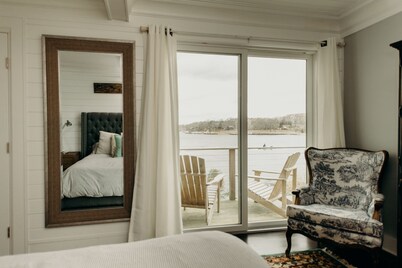 Waterfront Cottage in Branford