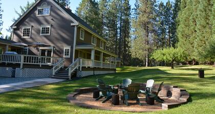 Large House with ADD ON Cottage = 4 KING BEDS - UPSCALE 3 Acre EXECUTIVE RETREAT