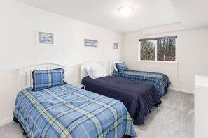 3 bedrooms, iron/ironing board, travel crib, free WiFi - Oceanview Townhouse, Spacious Three Bedroom, Sleeps 8 (Seward)