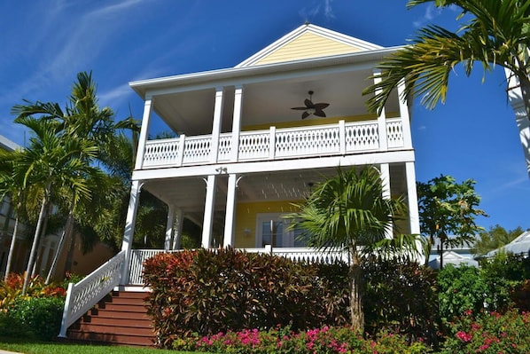 Relaxing porches overlooking pool and ocean