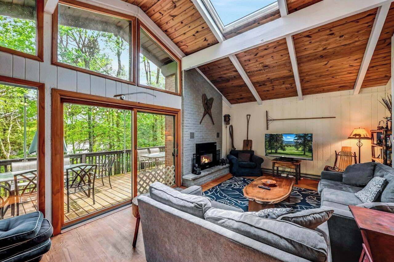 Smart TV, fireplace, DVD player, table tennis