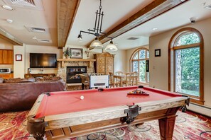 Games room - Newly Remodeled Premium 2BR/2BA Quiet Corner Unit-Steps from Gondola & River Run (Keystone)