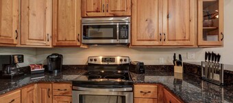 DW7 espacioso condominio temático de vaqueros cerca del Parque Nacional Arches con bañera de hidromasaje!