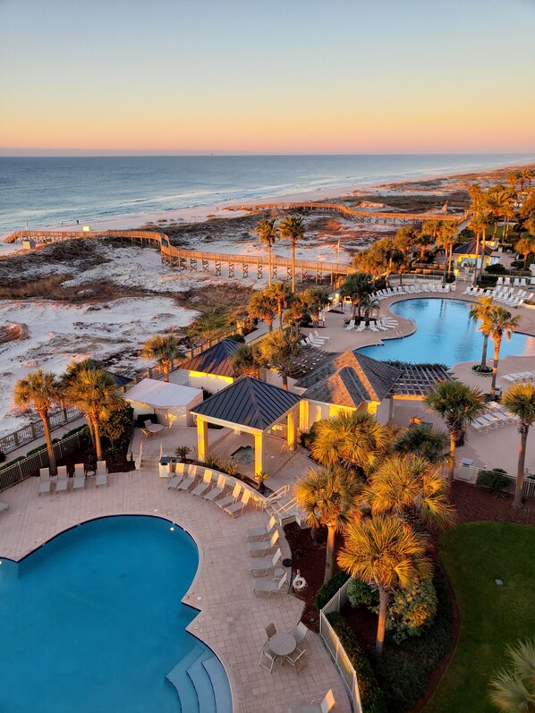 Piscine couverte, piscine extérieure