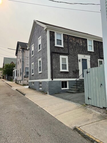 LOCATION! Downtown, 2BR, Full Kitchen, Patio, off-street parking for two cars!