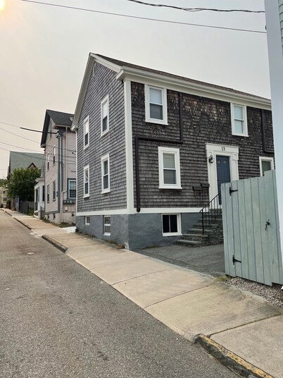 LOCATION! Downtown, 2BR, Full Kitchen, Patio, off-street parking for two cars!