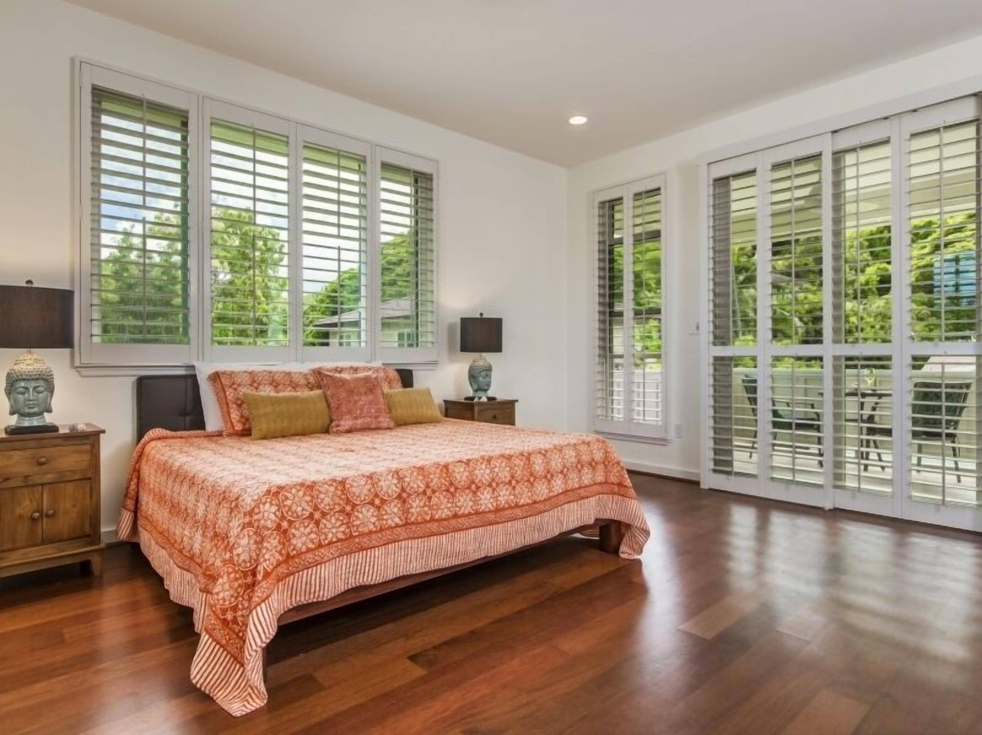 3 bedrooms, travel crib, internet, bed sheets