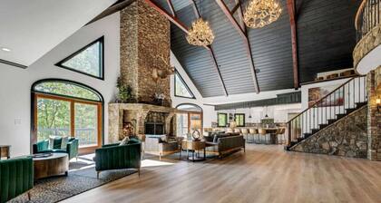 Luxury Riverfront Toccoa Lodge - Schlafmöglichkeiten für 24+, Heimkino, herrliche Aussichten und mehr
