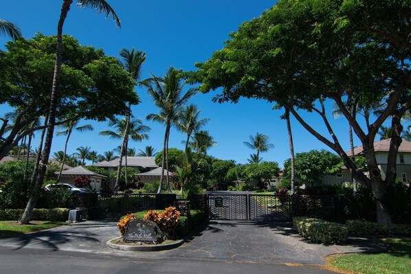 Property grounds - Your Vacation Home Awaits! Three Bedrooms with AC (Kohala Coast)