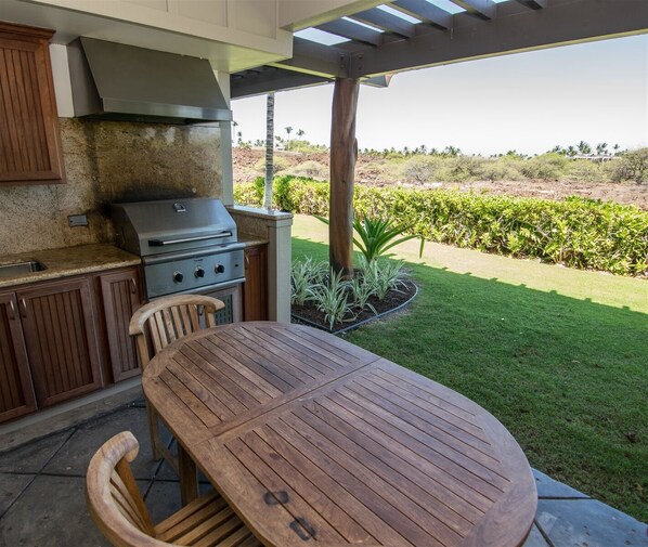 Outdoor dining - Your Vacation Home Awaits! Three Bedrooms with AC (Kohala Coast)