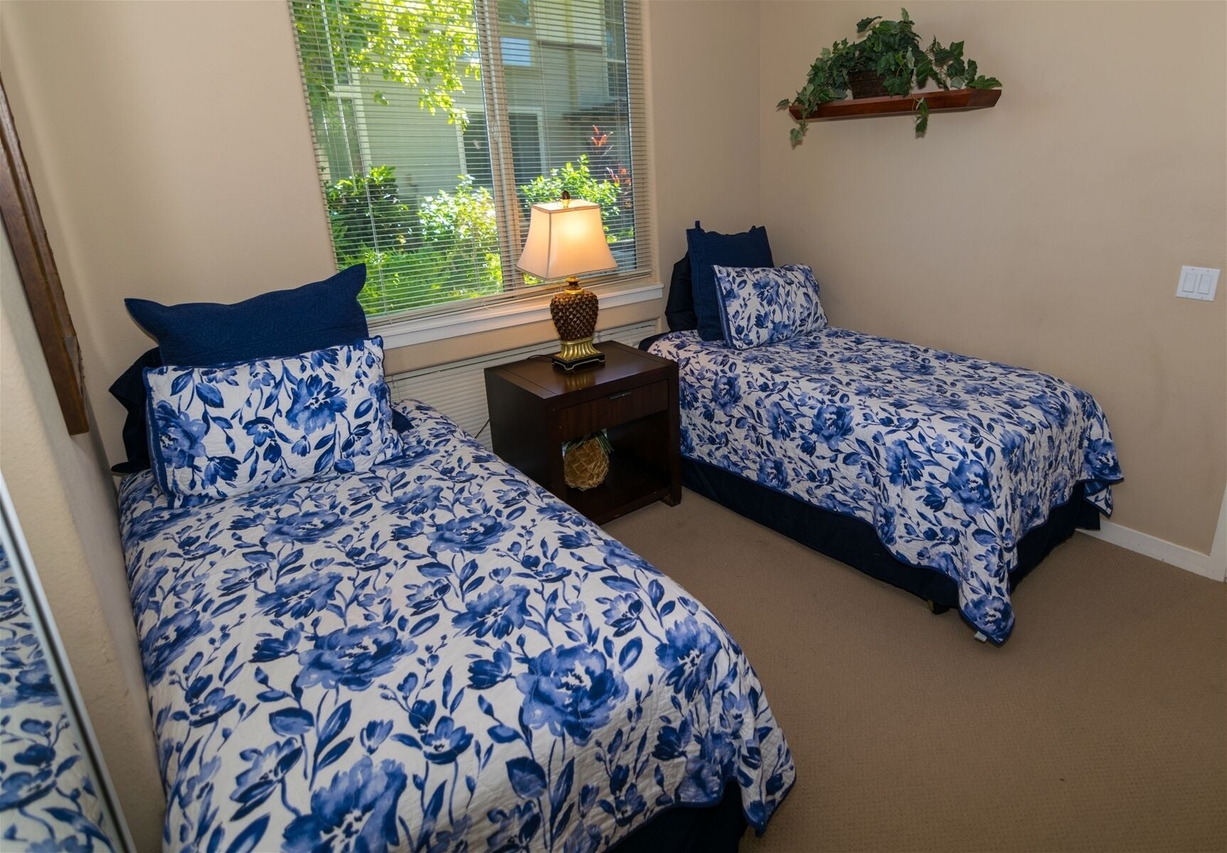 3 bedrooms, iron/ironing board, internet, bed sheets