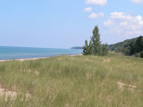 Warren Dunes-2000 Acre Park On Lake Michigan, Hot Tub, WBFPL , Wineries, 2BR/2BA