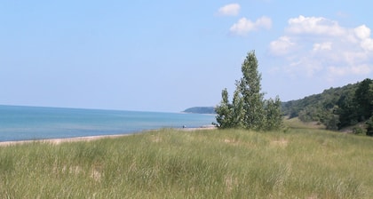 Warren Dunes-2000 Acre Park On Lake Michigan, Hot Tub, WBFPL , Wineries, 2BR/2BA