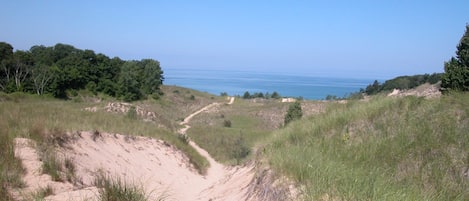 Nær stranden