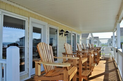 Amazing Ocean & Bay Views Beach access is feet away Heated Pool Hot Tub Tiki Bar