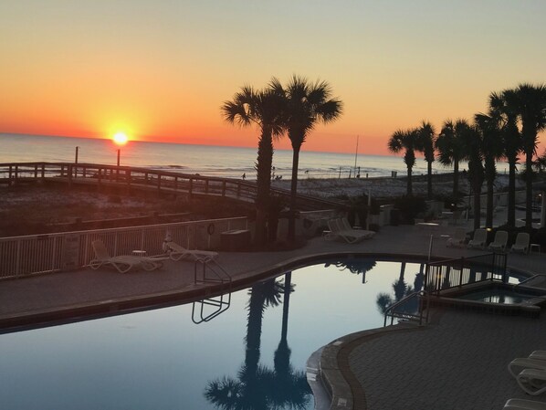 Lämmitetty uima-allas