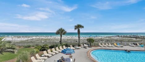 حمّام سباحة مُدفَّأ