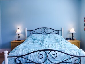 4 Schlafzimmer, Schreibtisch, Bügeleisen/Bügelbrett, Reisekinderbett