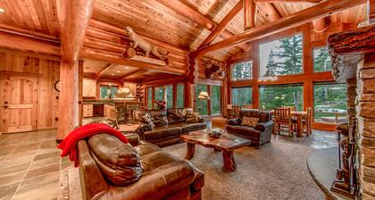 Crest Lodge - 3,700sf Log Home with 5 bedrooms + Sleeps 15-17