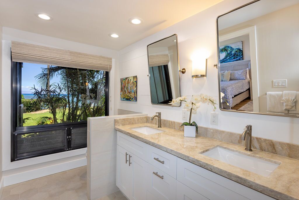 Bathtub, hair dryer, towels