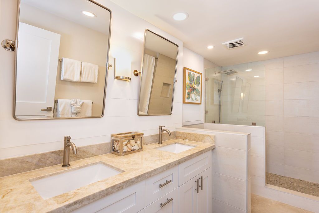 Bathtub, hair dryer, towels