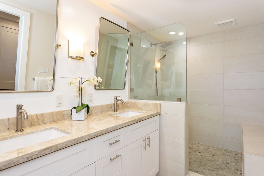 Bathtub, hair dryer, towels