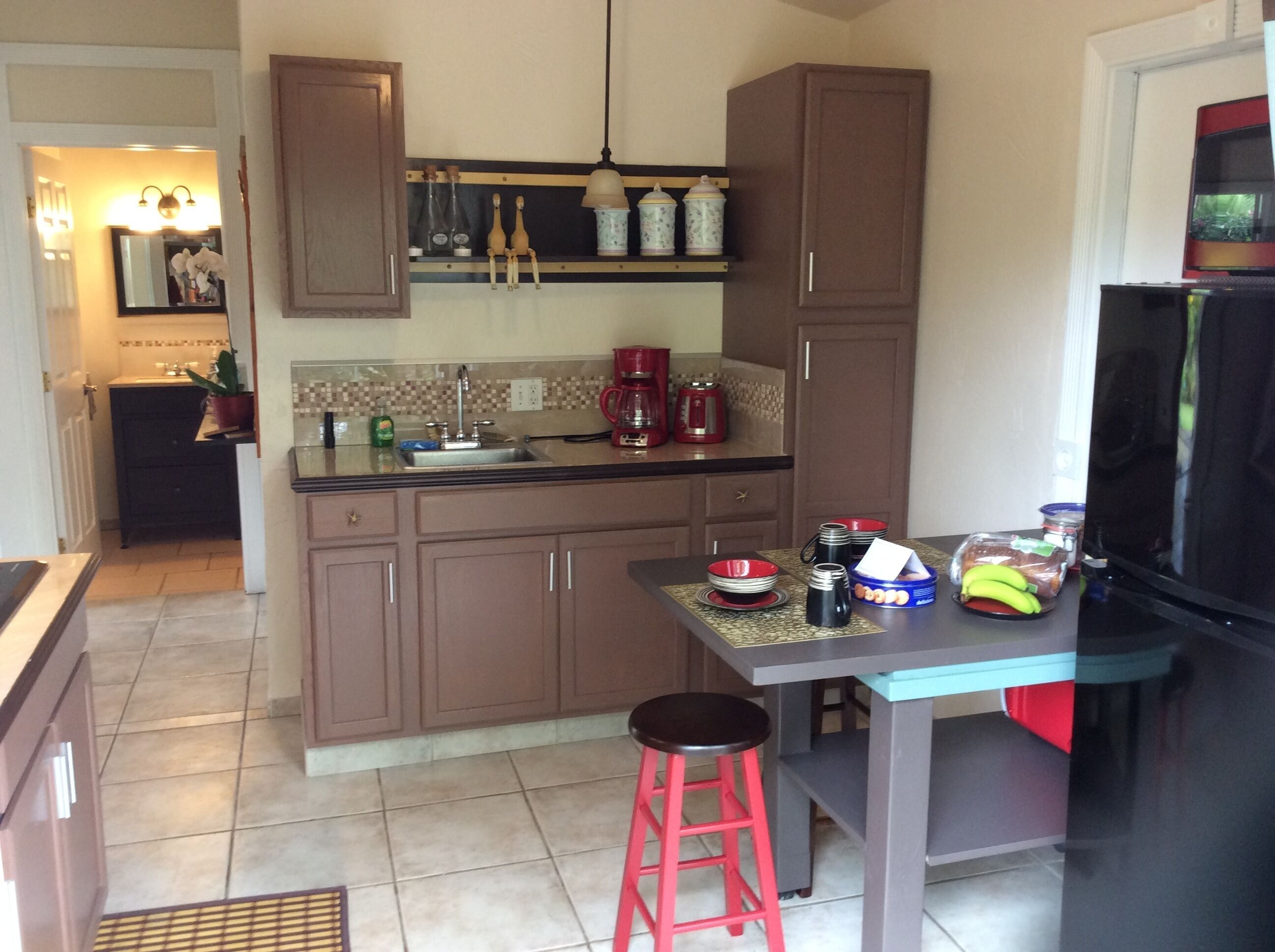 Fridge, microwave, stovetop, coffee/tea maker