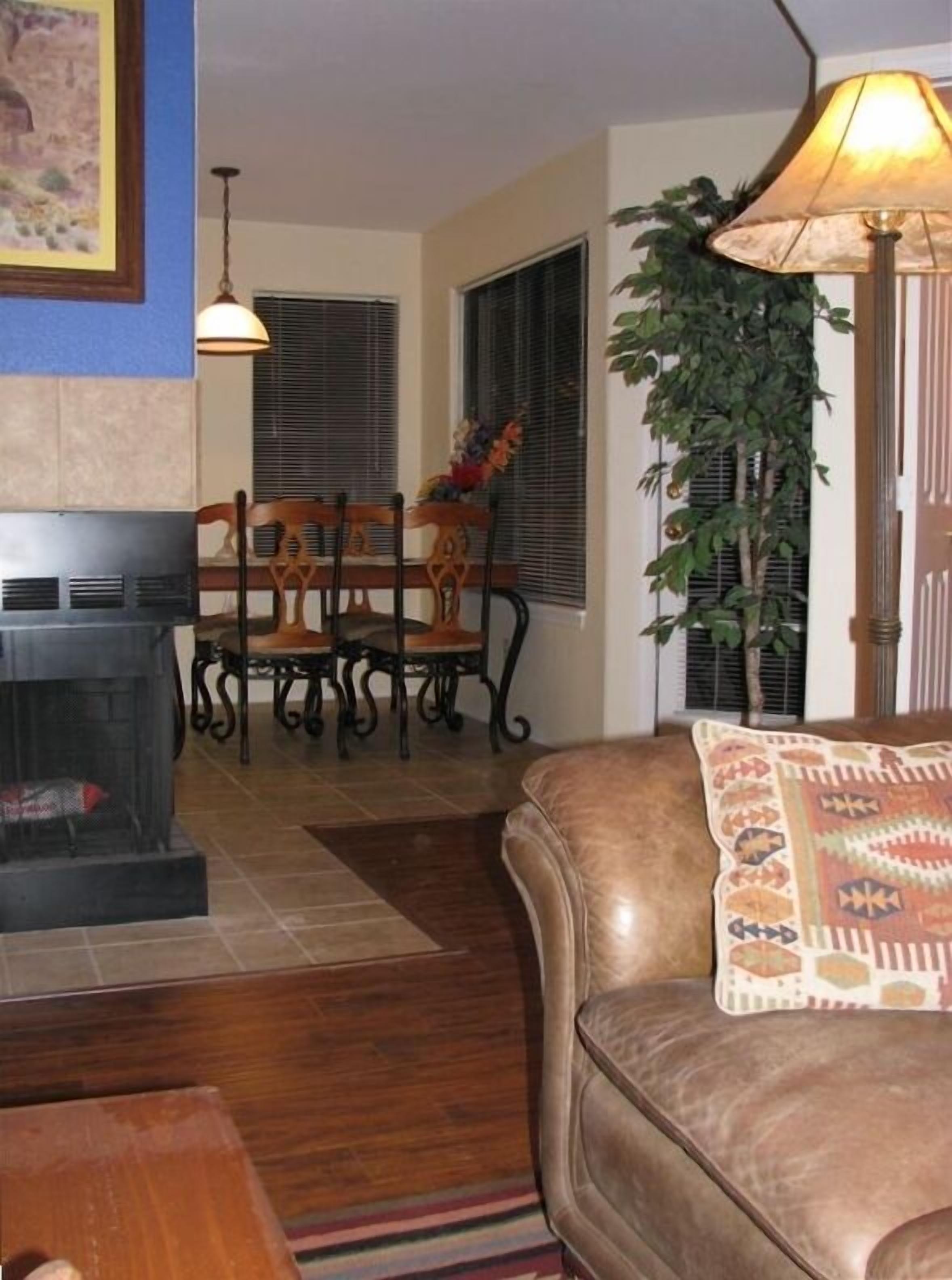 Quiet, Beautifully Furnished, 2BR/2BA Ventana Canyon Condo