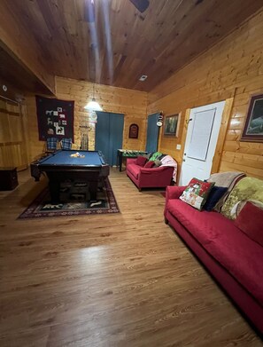 غرفة الألعاب