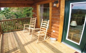 Property grounds - Decorated Country Christmas 2 BR 2BA + Bunk Beds Wifi  High Chair and Porta Crib (Pigeon Forge)