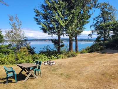 Family Beach House With Beautiful Views, Huge Yard, Mooring Buoy, And Kayaking