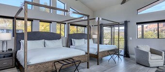 Uptown Sedona Luxury Pool Home, Walk to Town, Red Rock Views, Firepit, 