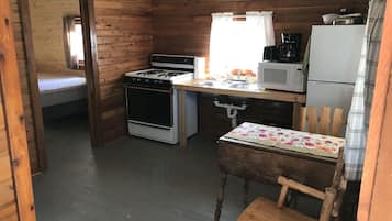 Micro-ondes, four, plaque de cuisson, cafetière/bouilloire