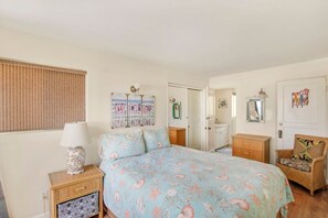 2 bedrooms, desk, iron/ironing board, travel crib - Charming Beach Front Home on the Island (Aptos)