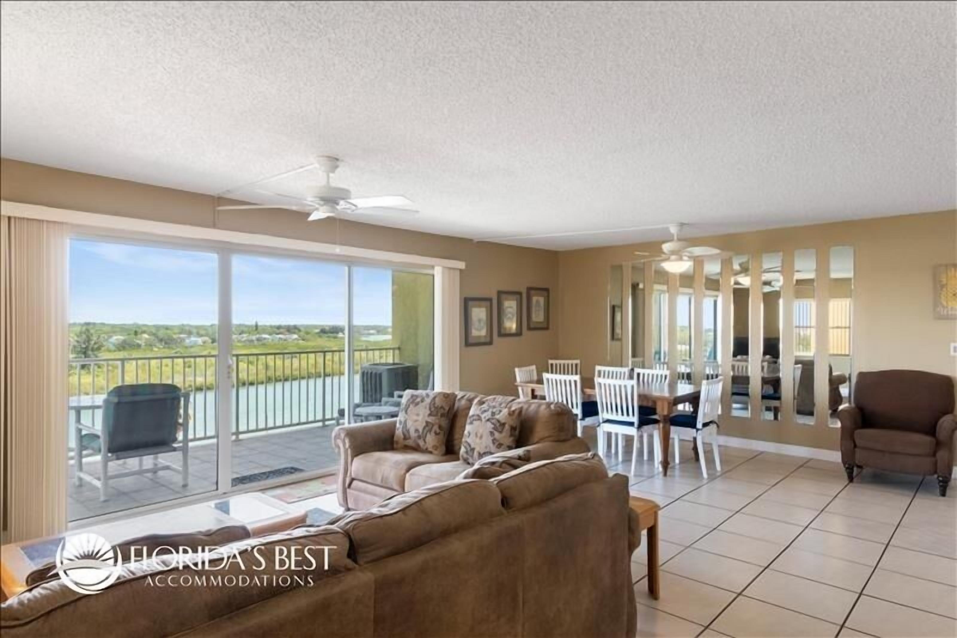 Bayfront Delight directly on the beach