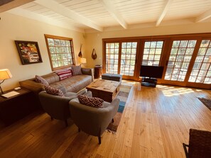 Smart TV, music library, stereo