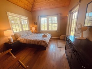 5 bedrooms, desk, iron/ironing board, free WiFi