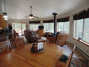 Interior - Panoramic Views - Cozy, Lodge Style Christmas DAY Special Deal! (Alma)