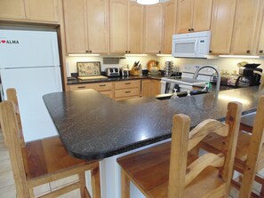 Fridge, microwave, oven, stovetop - Panoramic Views - Dog Friendly - Close to Breckenridge (Alma)