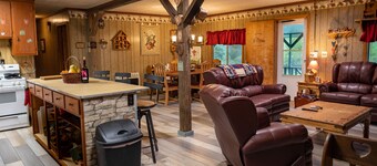 Secluded Cabin On Peaceful 100+ Acres with hot tub!