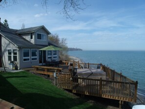 Terrace/patio - Lakefront Property, Family Friendly and Pets Allowed (Madison)