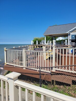 Property grounds - Lakefront Property, Family Friendly and Pets Allowed (Madison)