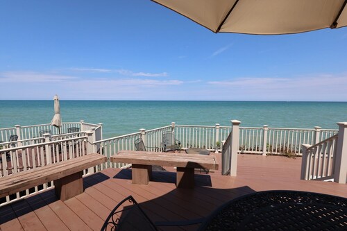 Lakefront Retreat w/ Private Beach. Sleeps 12