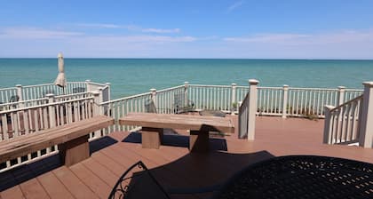 Lakefront Retreat w/ Private Beach. Sleeps 12