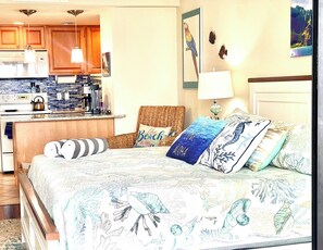 Escritorio, wifi gratis, ropa de cama