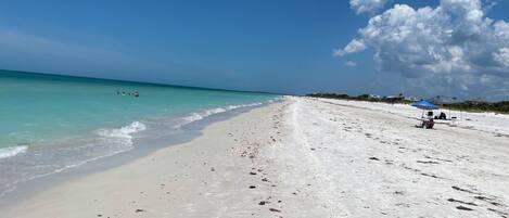 Beach nearby, sun-loungers, beach towels